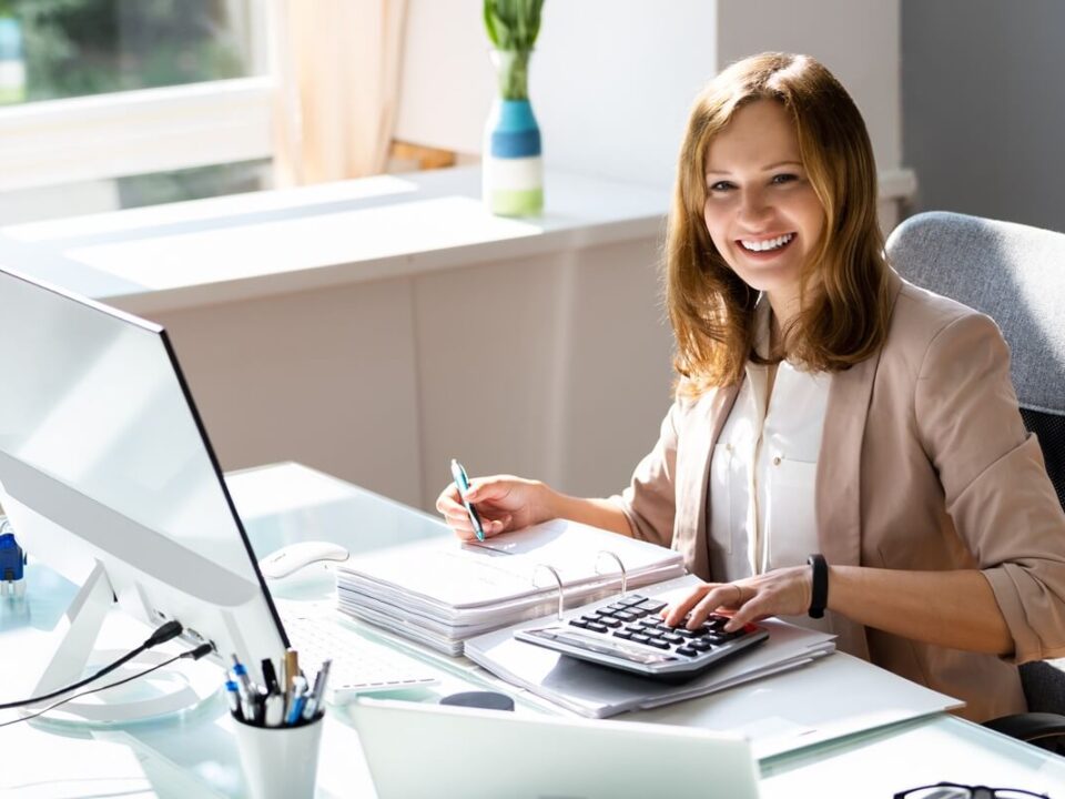 The Tipping Point: A Strategic Guide to DIY vs. Outsourced Accounting